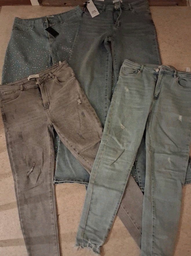 spijkerbroeken 4 paar maat 42, Kleding | Dames, Verzenden, Blauw, W33 - W36 (confectie 42/44)