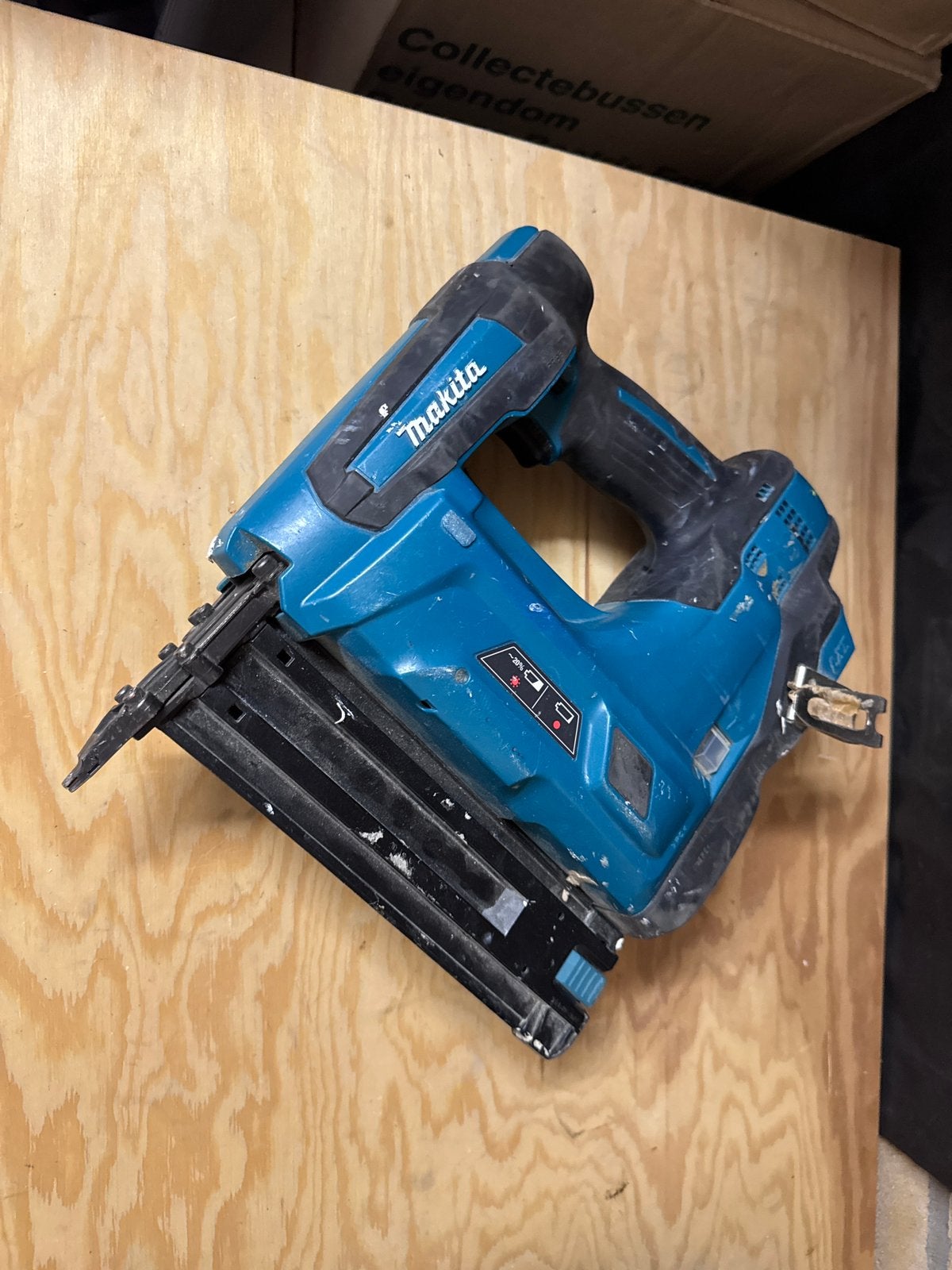 Makita DBN500 18v tacker, Ophalen of Verzenden, Gebruikt