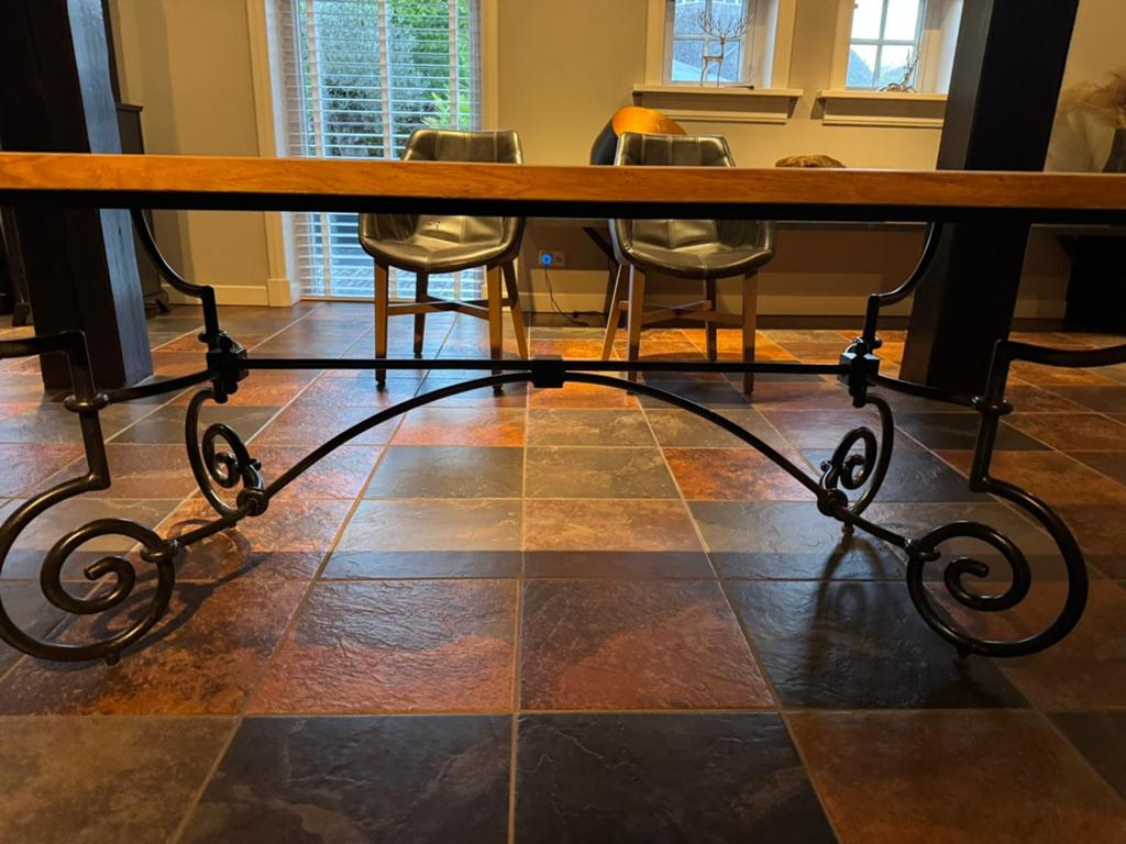 Eettafel met gietijzeren onderstel, Ophalen of Verzenden