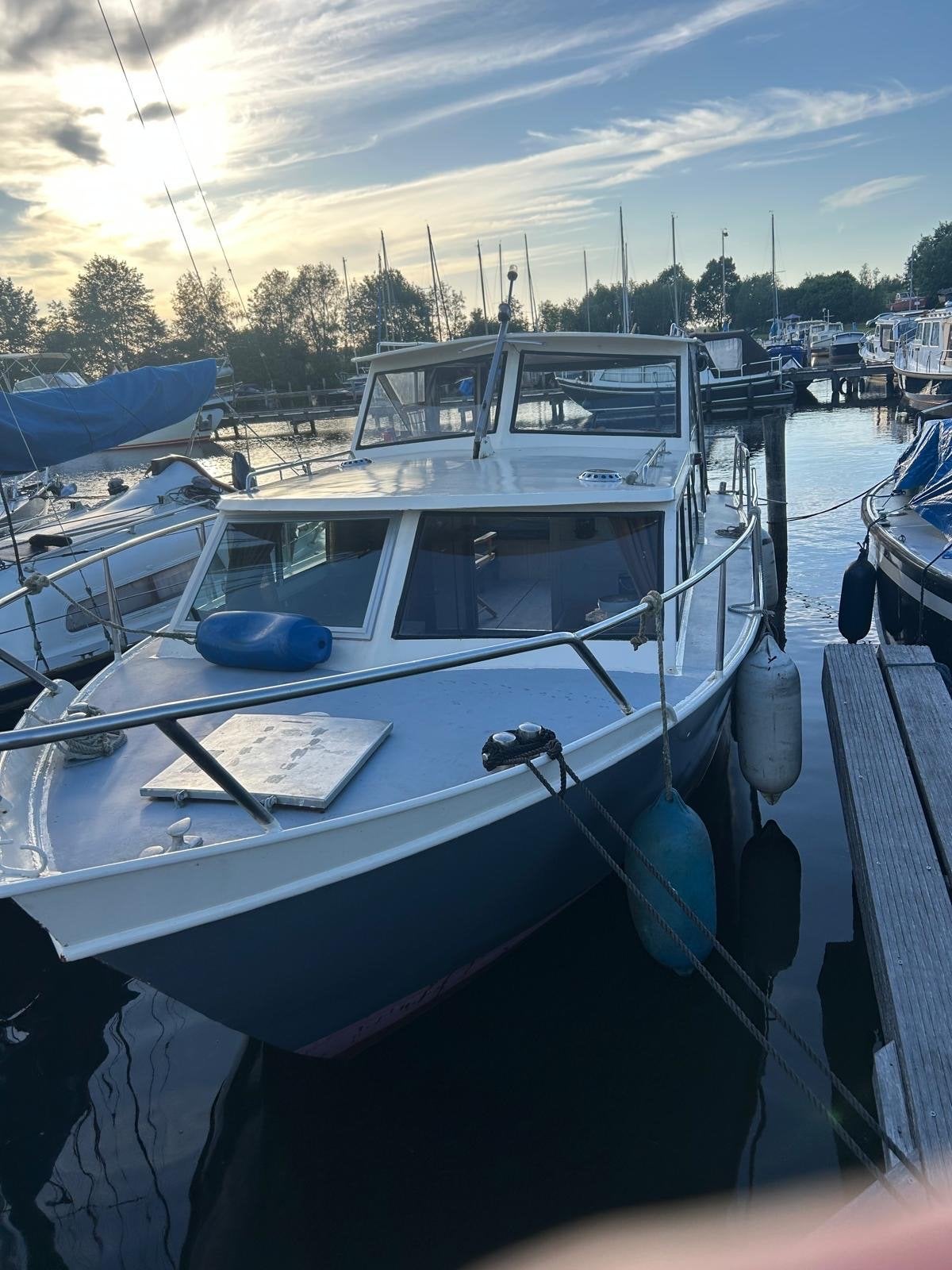 Ruime kruiser (8.30m) met slaapplek en keuken - Projectboot, Watersport en Boten, Ophalen, Gebruikt, Binnenboordmotor, Keuken