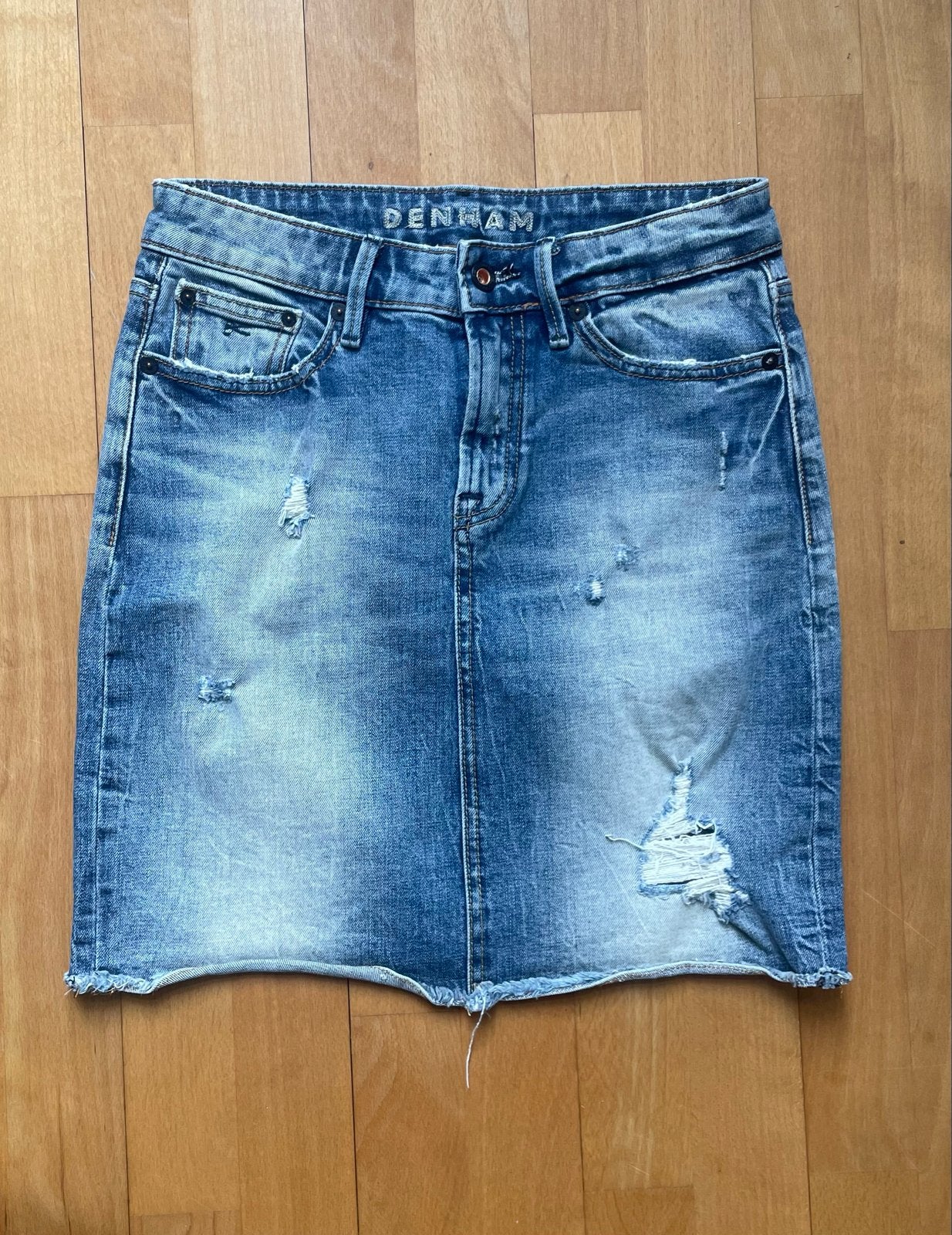 Denham spijkerrok maat 26 (XS) met stretch, Verzenden, Zo goed als nieuw, Maat 34 (XS) of kleiner, Blauw