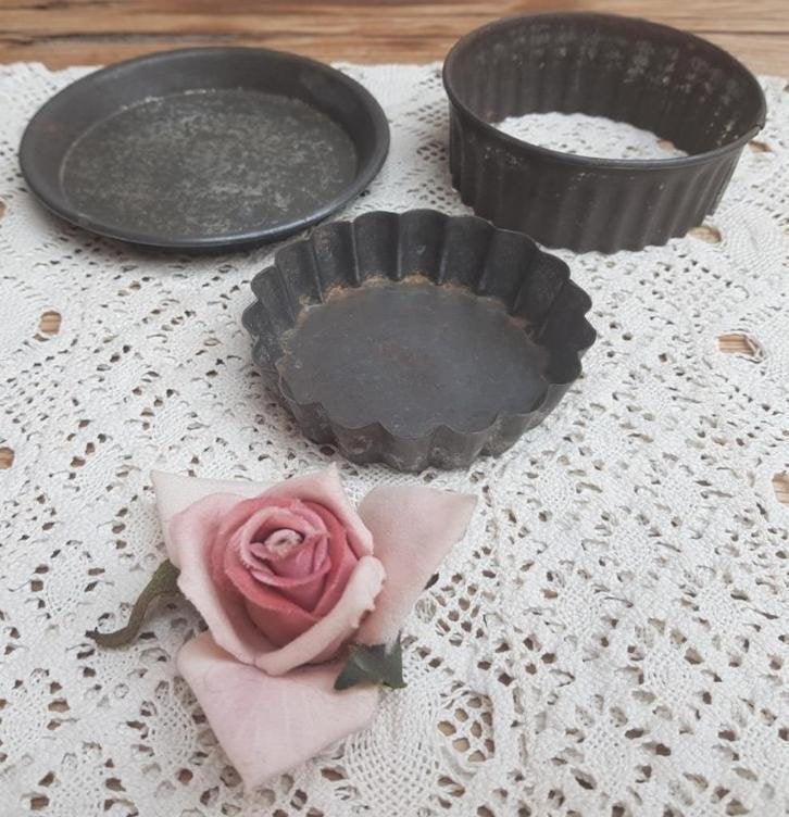 2 Franse brocante bakvormpjes + uitsteekvormpje, Antiek en Kunst, Ophalen of Verzenden