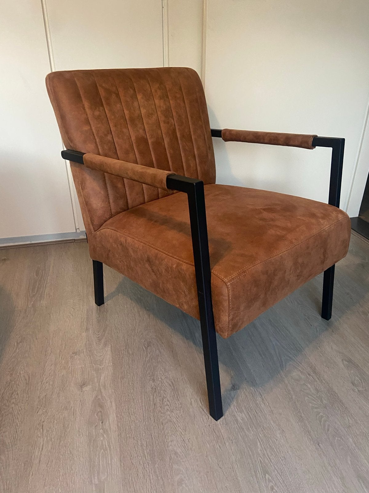 Comfortabele fauteuil - Bruin met zwart metalen frame, Ophalen, Bruin, Zo goed als nieuw, Metaal