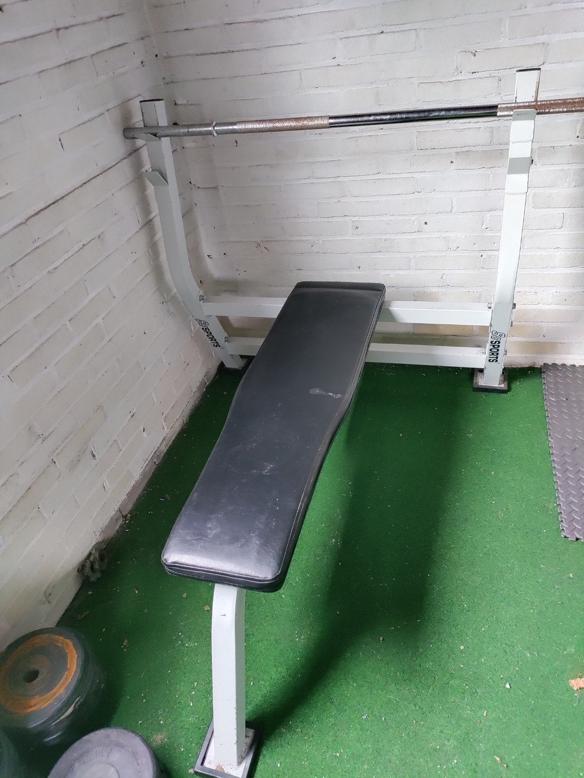 Fitnessbank met halterstang - Ideaal voor krachttraining, Sport en Fitness, Fitnessmaterialen, Ophalen of Verzenden, Gebruikt