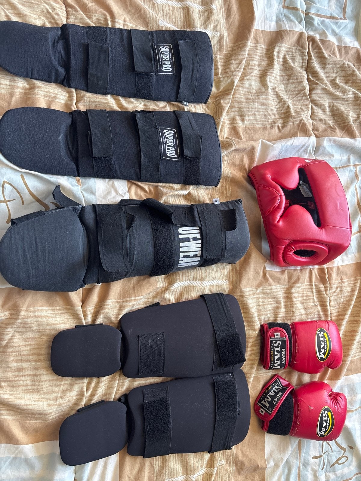Vechtsport beschermingsset: scheenbeschermers en handschoene, Ophalen, Gebruikt, Overige, Maat XS of kleiner
