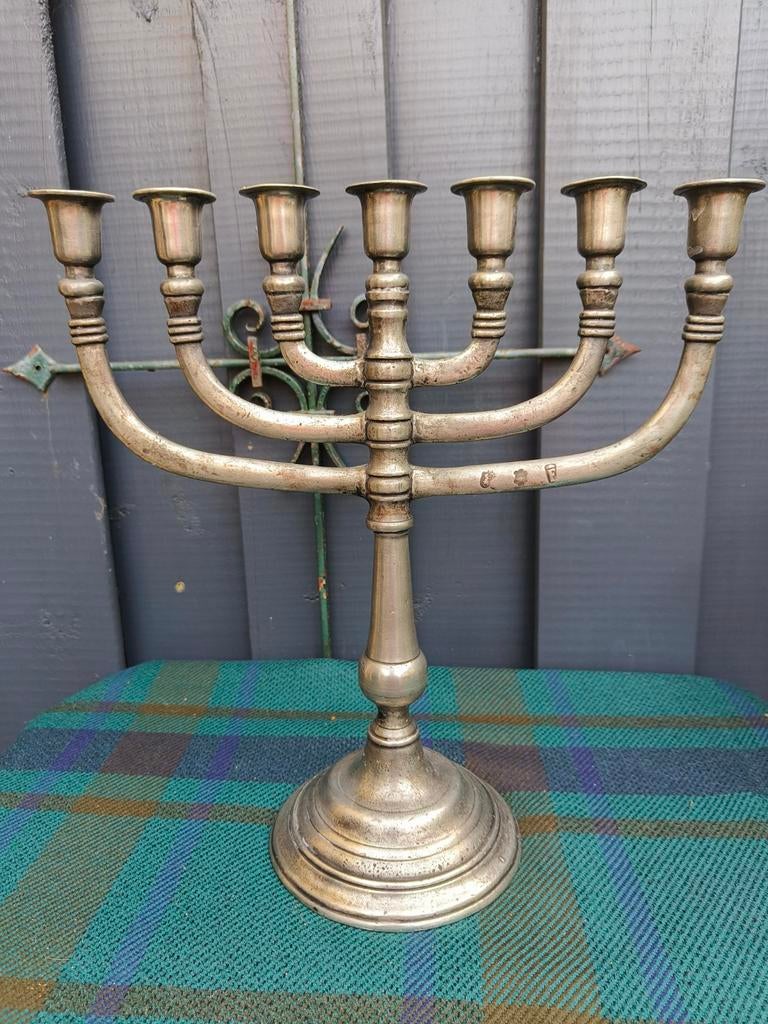 Bijzondere gekeurde tinnen Menorah/Chanoeka/Joodse kandelaar, Ophalen of Verzenden, Koper of Brons