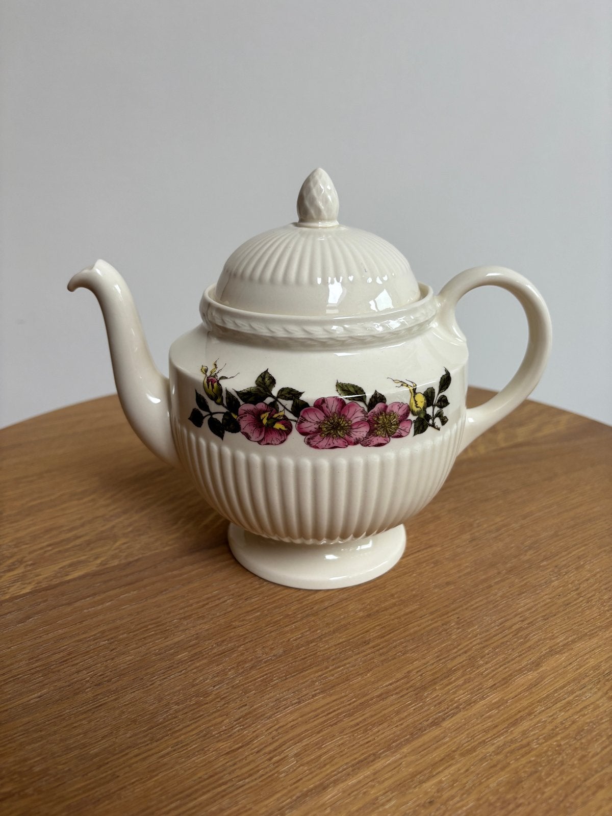 Wedgwood Briar Rose Theepot - Vintage Engelse Elegantie, Ophalen of Verzenden, Zo goed als nieuw, Wedgwood, Theepot