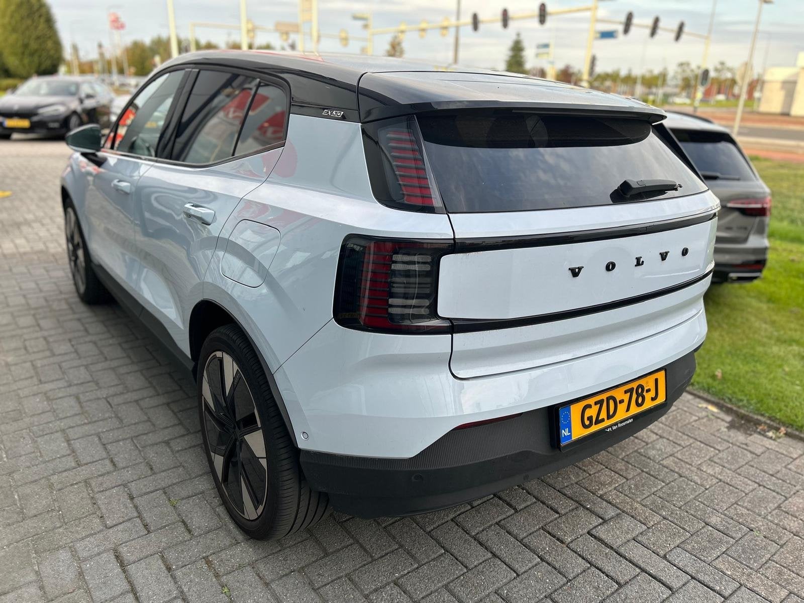 Volvo EX30 Twin Motor Performance Ultra 69 kWh |NAP|DOH|1e e, Automaat, Gebruikt, Blauw, Leder en Stof