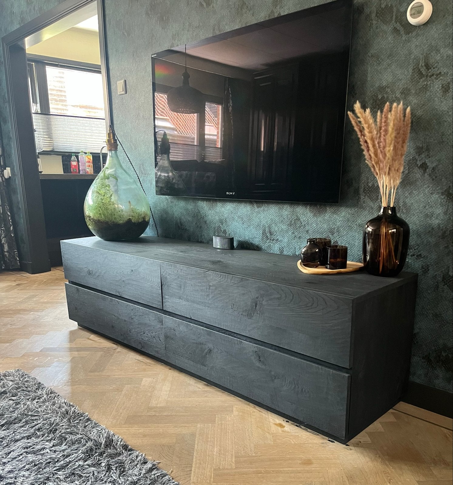 Stijlvol zwart eiken tv-meubel met opbergruimte, Huis en Inrichting, Ophalen, 150 tot 200 cm, Eikenhout, Zo goed als nieuw