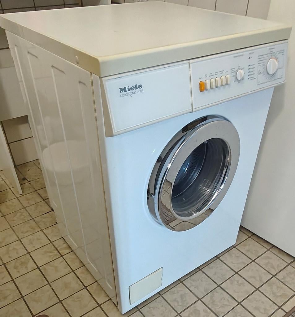 Miele Novotronic W715 Wasmachine - 4,7 kg, 1400 toeren, Ophalen, 1200 tot 1600 toeren, Gebruikt, 4 tot 6 kg