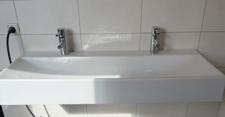 Wastafel wit met twee kranen, Ophalen, Zo goed als nieuw
