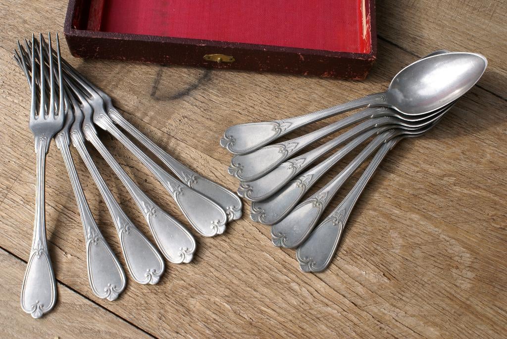 Brocante - Twee setjes oud bestek!, Huis en Inrichting, Keuken | Bestek, Gebruikt, Overige materialen, Ophalen of Verzenden