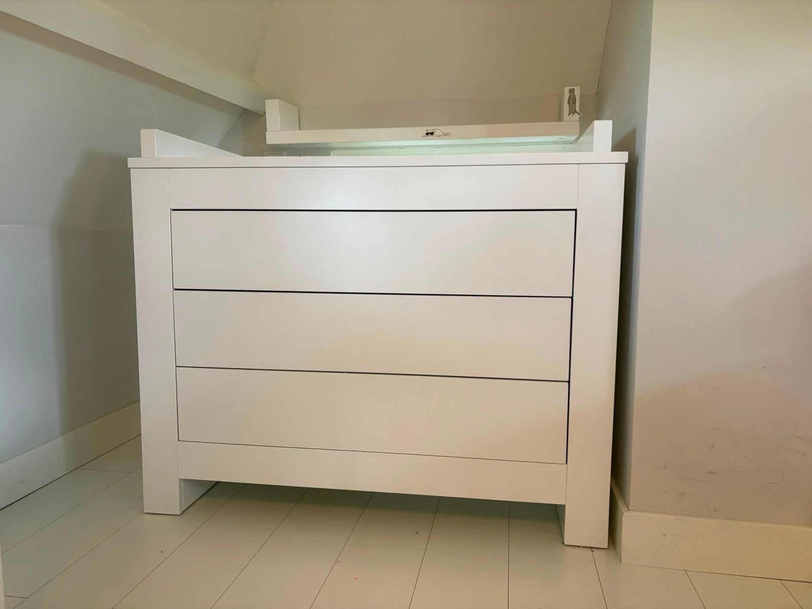 Kidsmill Alaska Commode - Wit met lichte lijmresten, Kinderen en Baby's, Kinderkamer | Commodes en Kasten, Ophalen, Gebruikt, 50 tot 70 cm
