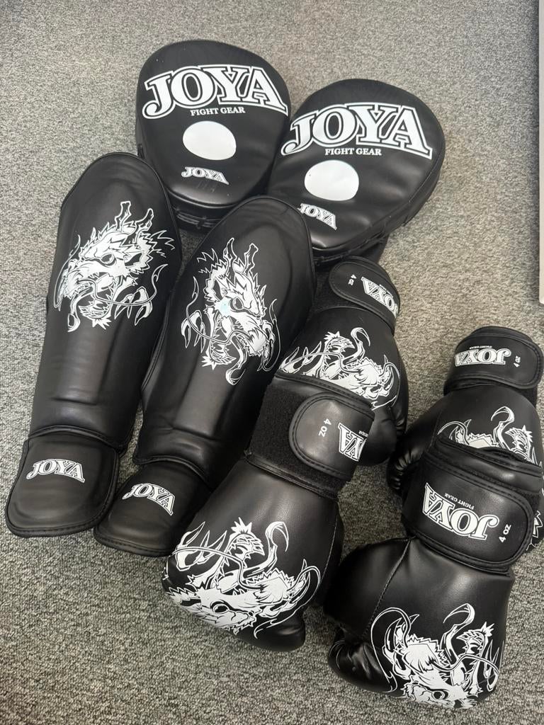 JOYA Fight Gear set, Ophalen, Zo goed als nieuw, Bokshandschoenen