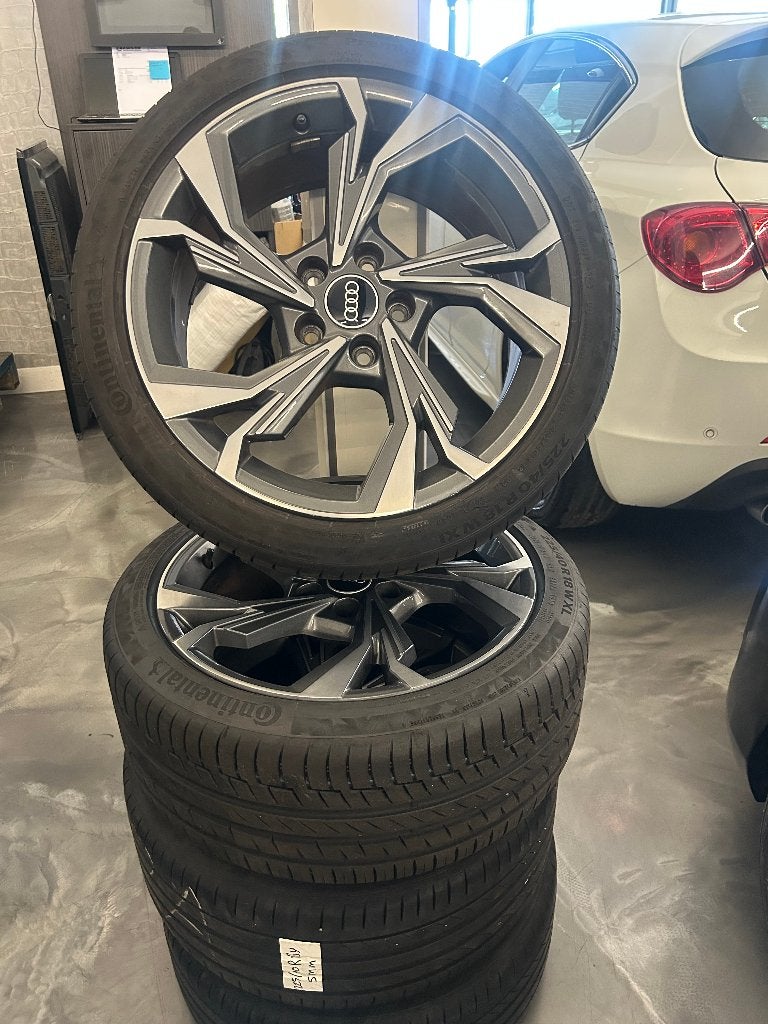 18" Audi velgen + Continental zomerbanden Audi A3 S3 8Y, Auto-onderdelen, Banden en Velgen, Ophalen, 18 inch, Gebruikt, Velg(en)