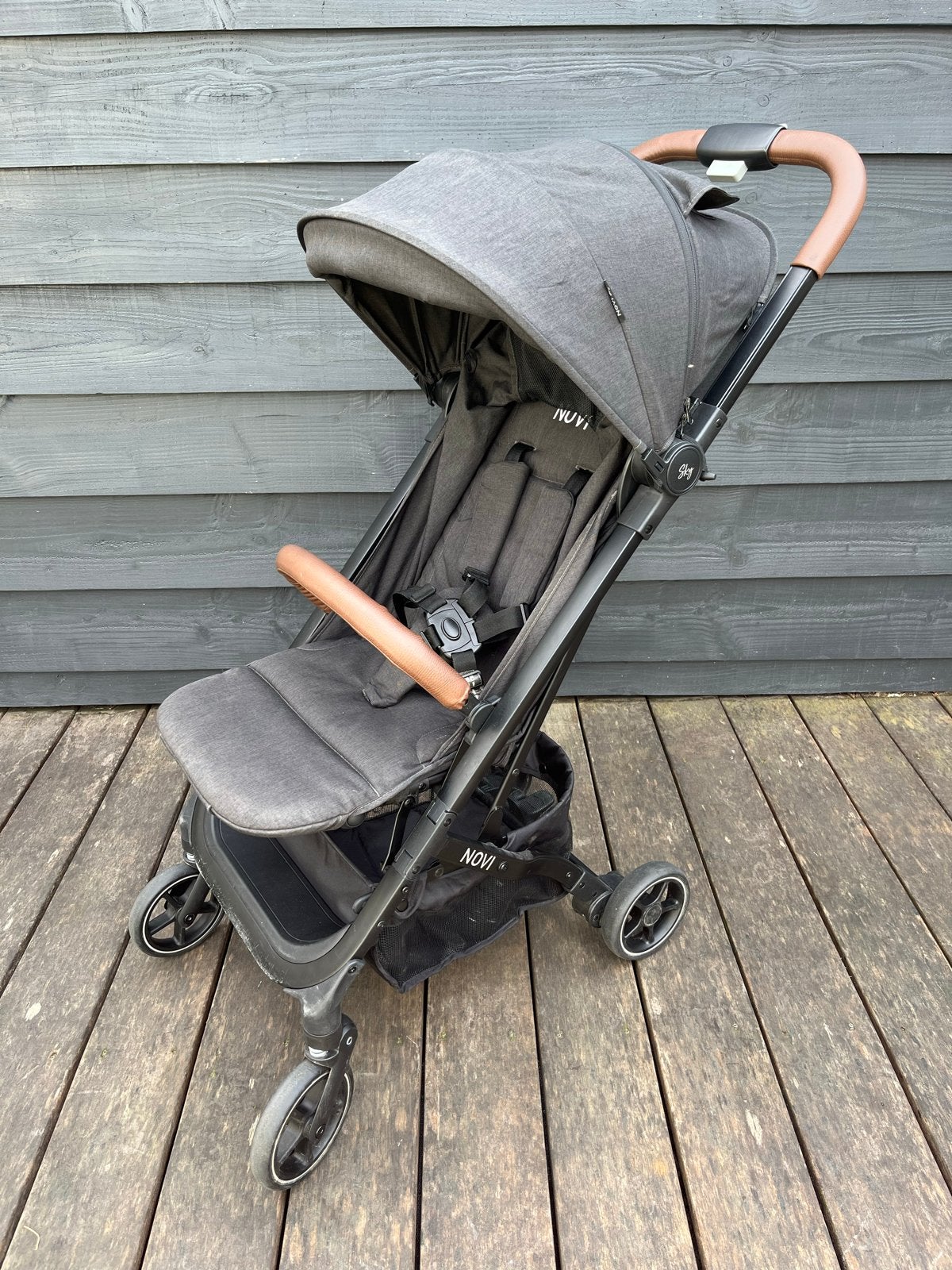 Novi buggy Sky - zeer nette staat, Ophalen, Zo goed als nieuw, Overige merken, Verstelbare rugleuning