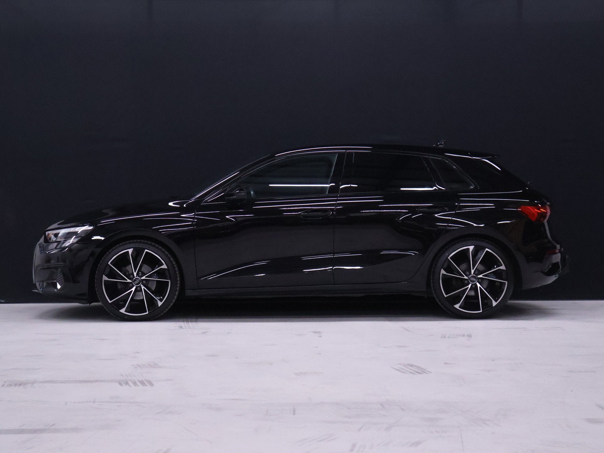Audi A3 Sportback 35 TFSI Sport Black Edition [ADAPTIVE CRUI, Auto's, 4 cilinders, 150 pk, Zwart, Bedrijf