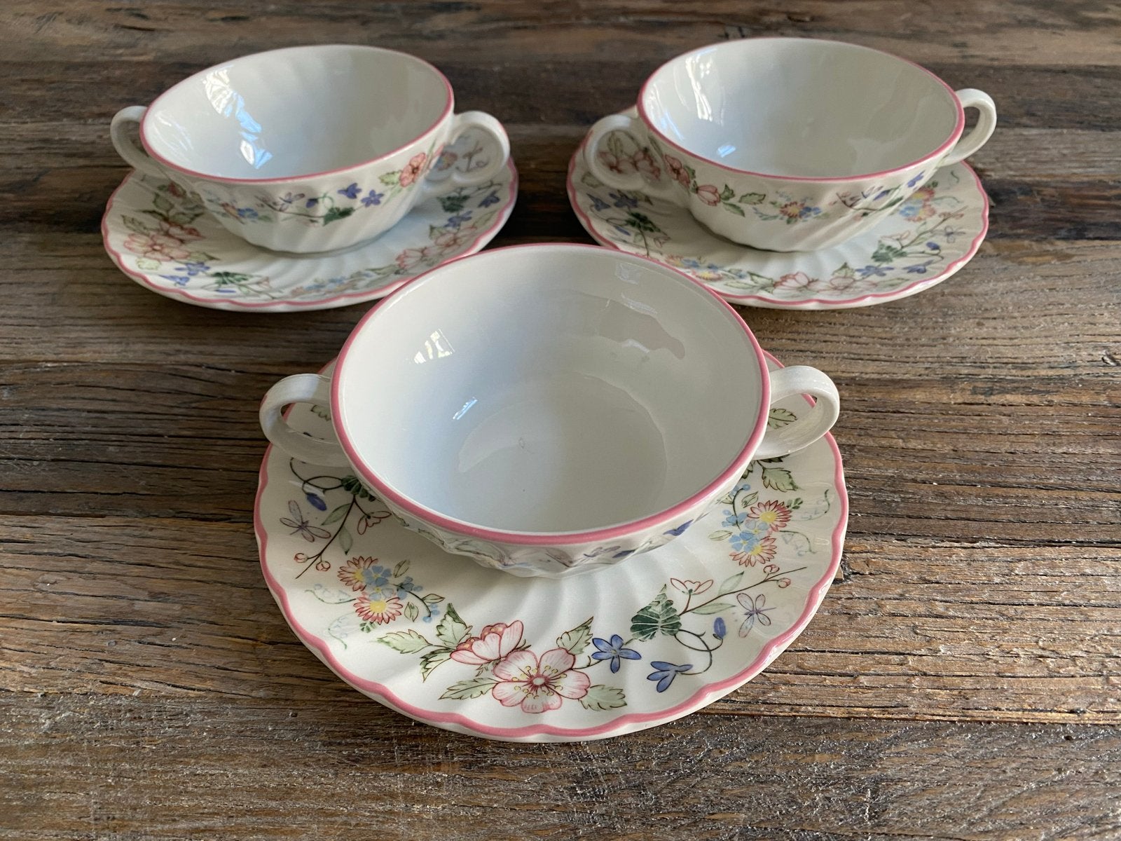 4 soepkommen met 3 schotels - Wedgwood Spring Fields, Huis en Inrichting, Keuken | Servies, Keramiek, Ophalen of Verzenden, Zo goed als nieuw