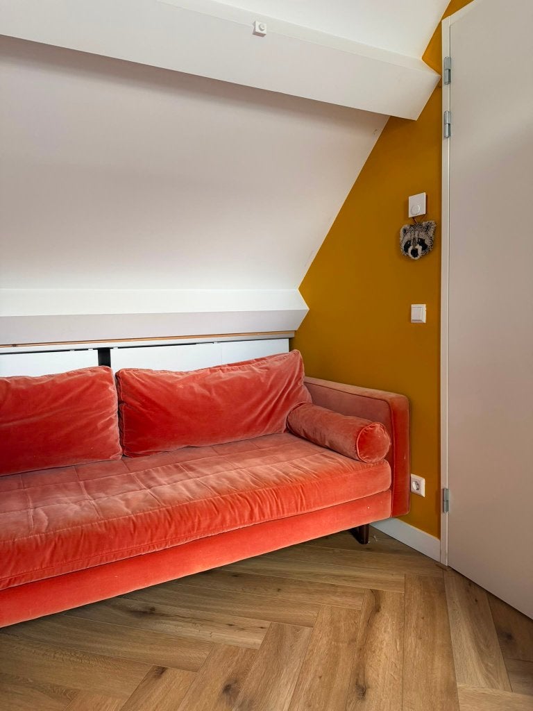 MADEScott 3-zitsbank in Burnt Orange Cotton Velvet, Ophalen, Hout, Gebruikt, Driepersoons