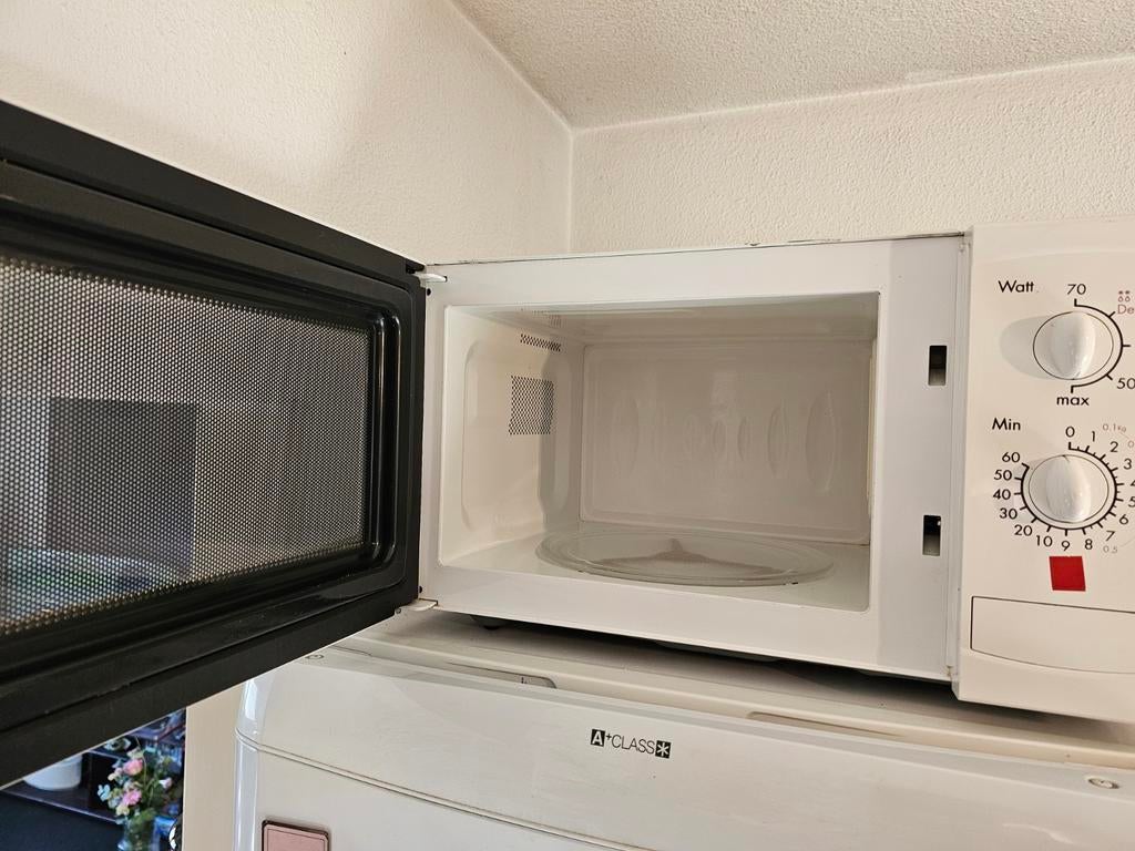 Compacte LG magnetron - Klein, oud, maar in goede staat, Ophalen, Gebruikt, Minder dan 45 cm, Magnetron