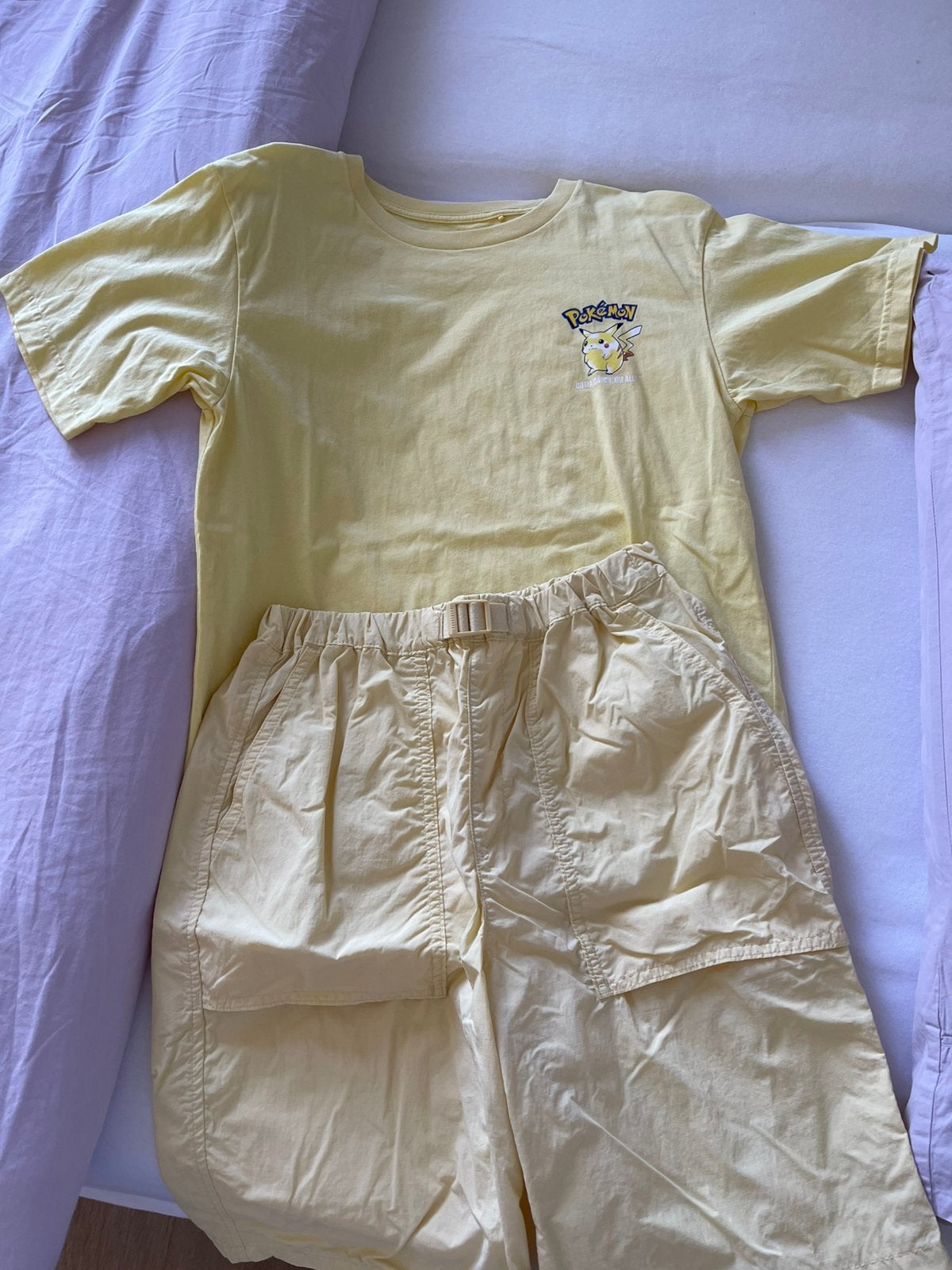 Pokemon Pikachu UniqloT shirt met korte broek geel, Ophalen of Verzenden, Nieuw, Jongen of Meisje, Setje