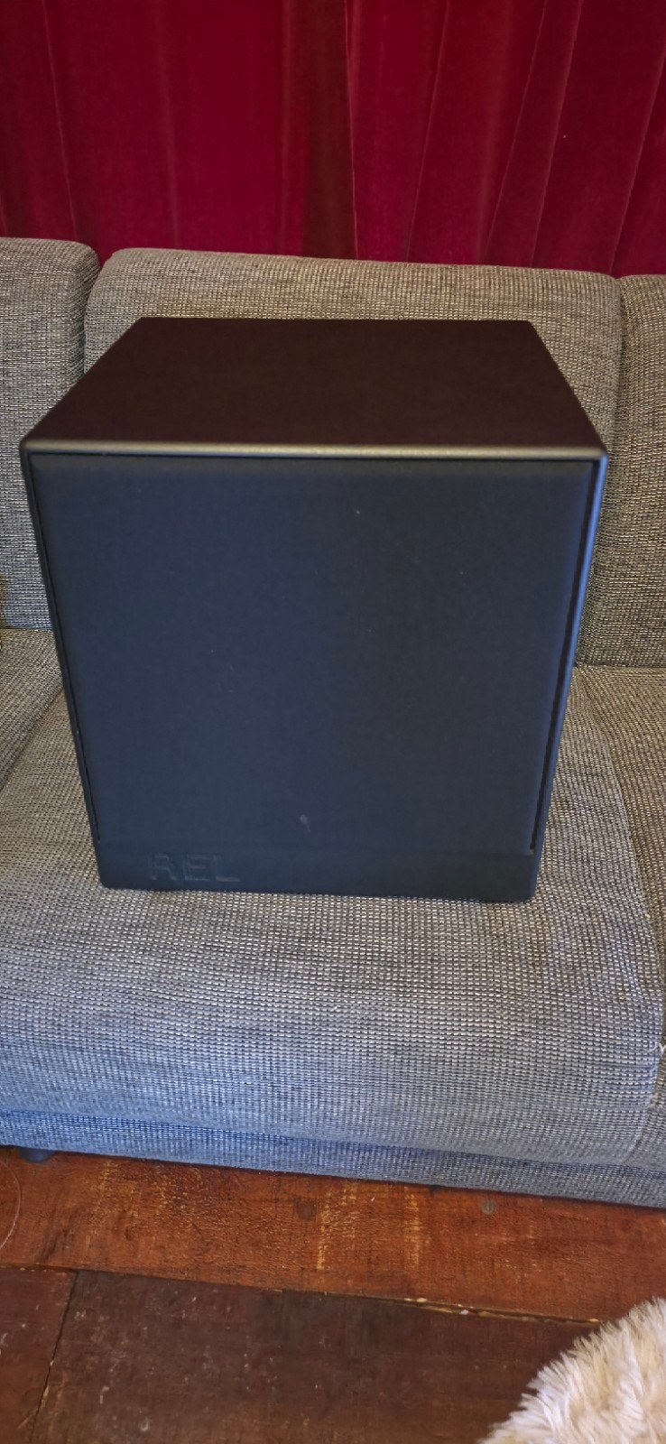 REL Q100E Subwoofer 100 euro ophalen in emmen, Inclusief kabels, Subwoofer, Zo goed als nieuw, Minder dan 60 watt