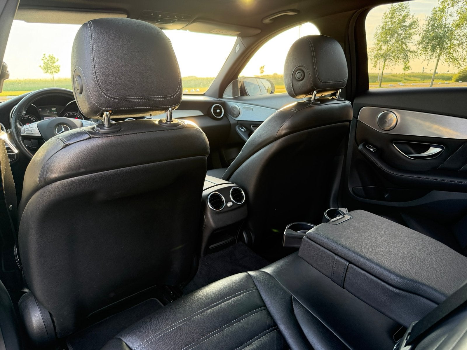 Foto 14 van Mercedes-Benz C350e 211PK | Pano | Burmester | 360 Camera