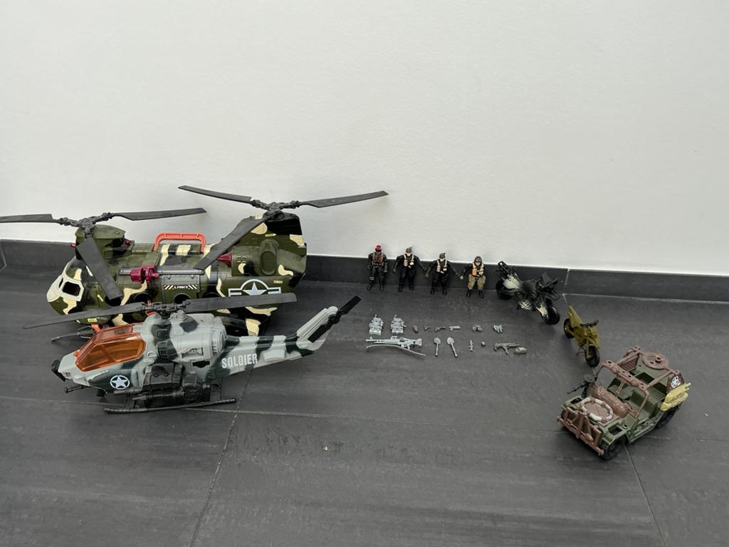 Chinook en helicopter, Ophalen of Verzenden, Zo goed als nieuw