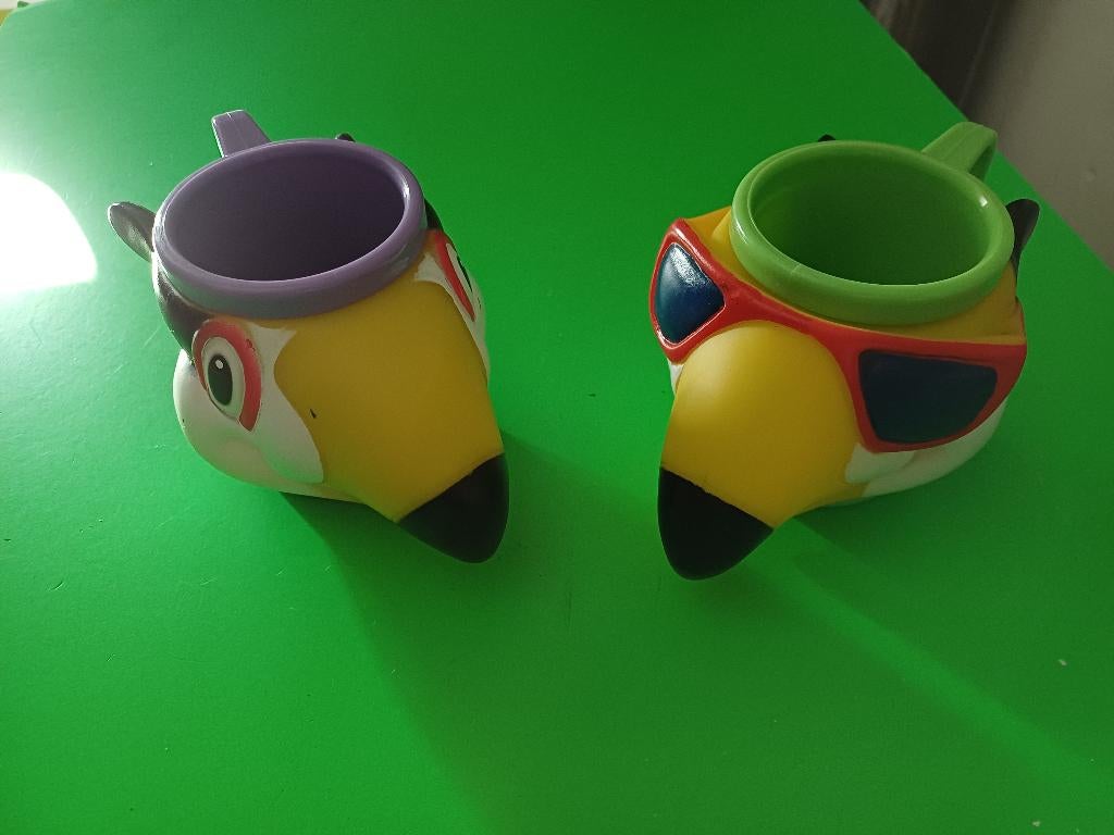 2 Plastic IJsbekers van der Valk Hotel - Toeki / Toekan, Verzamelen, Ophalen of Verzenden, Gebruikt, Gebruiksvoorwerp