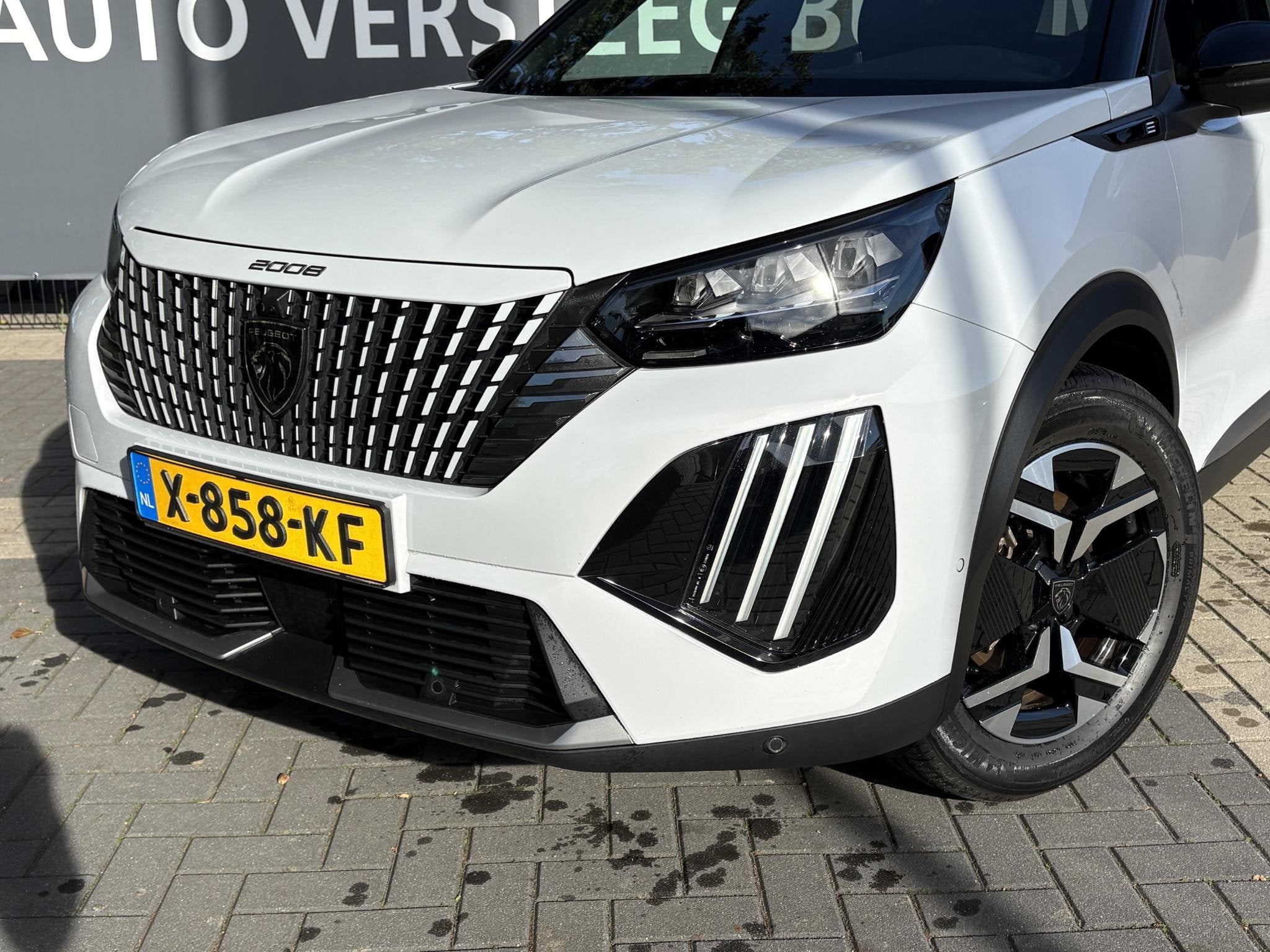 Peugeot e-2008 EV GT 54 kWh 156PK Navigatie, Achteruitrijcam, Auto's, 12 maanden, Gebruikt, 156 pk, Wit