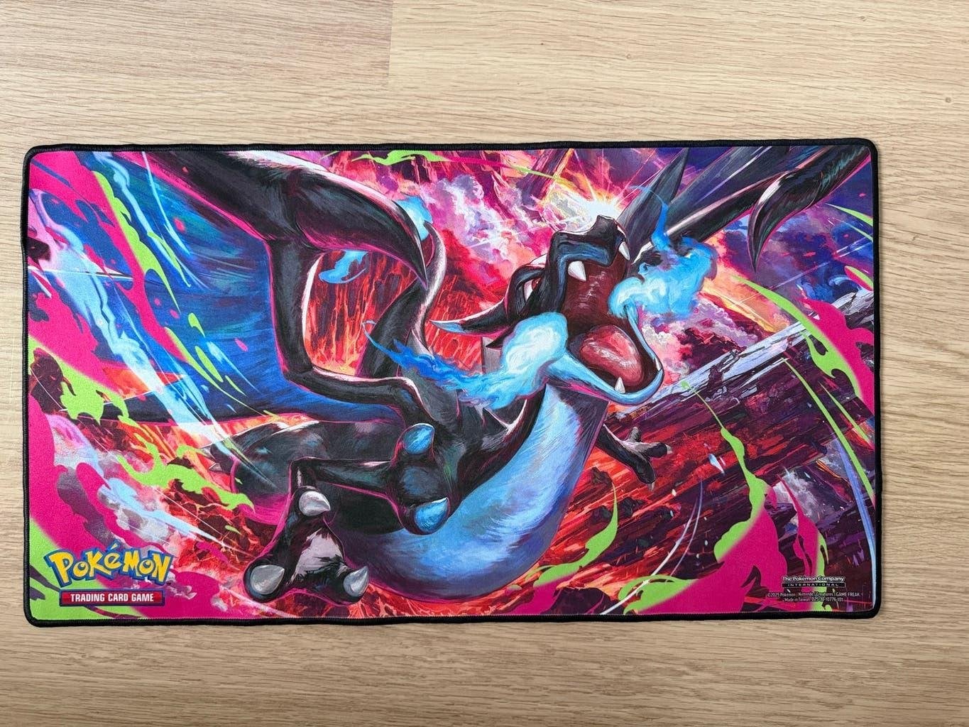 Pokémon Charizard VMAX Playmat - Nieuwstaat, Hobby en Vrije tijd, Ophalen of Verzenden, Nieuw, Overige typen