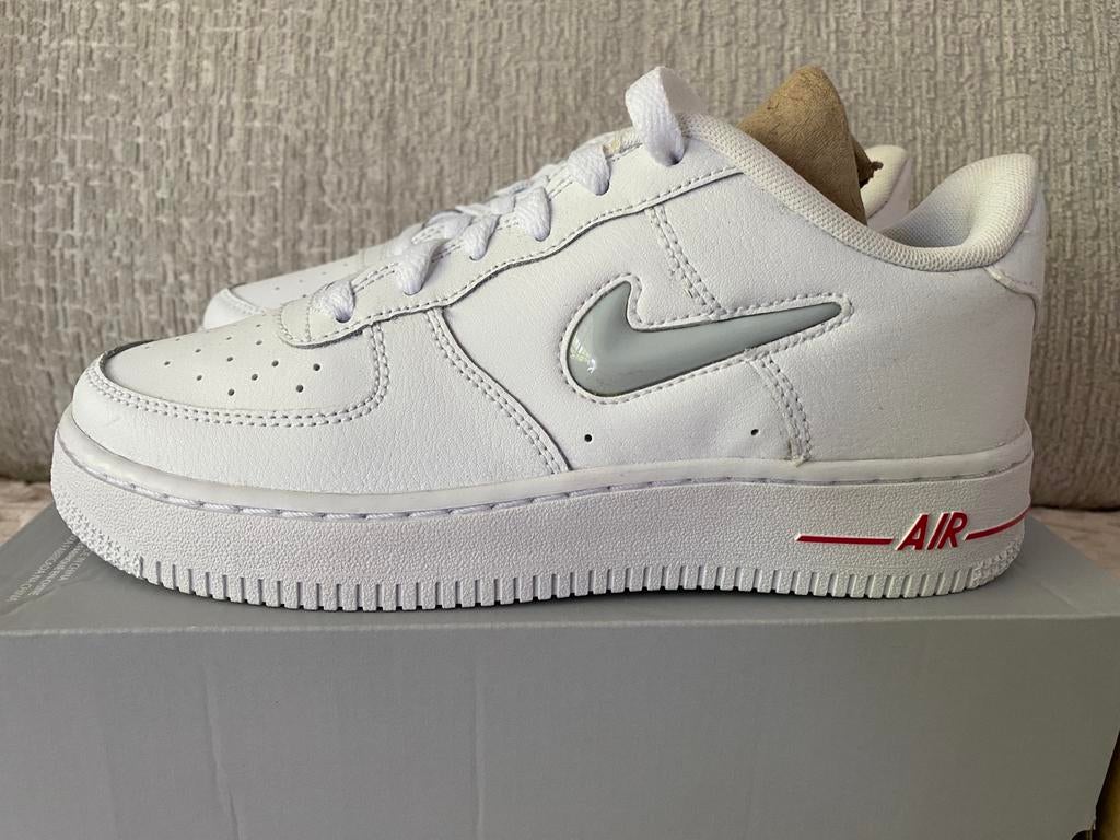Nike Air Force 1 Jewel GS Nieuw in Maat 36.5, Jongen of Meisje, Schoenen, Nieuw, Ophalen of Verzenden