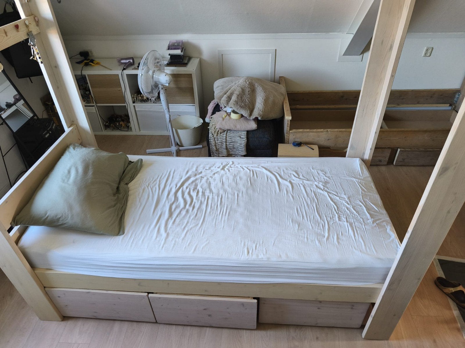 Eenpersoons hemelbed 90x200 cm met lattenbodem en lades, Huis en Inrichting, Slaapkamer | Bedden, Ophalen of Verzenden, Gebruikt