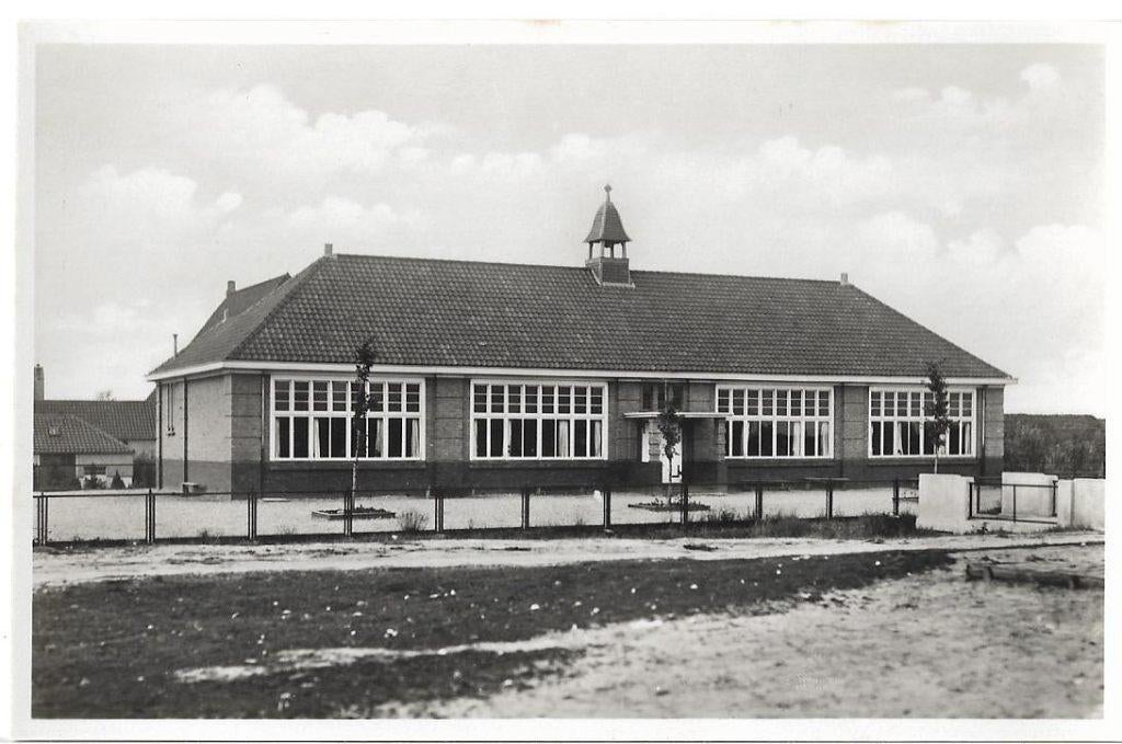 Amsterdamscheveld- -R.K.School., Verzenden, 1940 tot 1960, Ongelopen, Drenthe