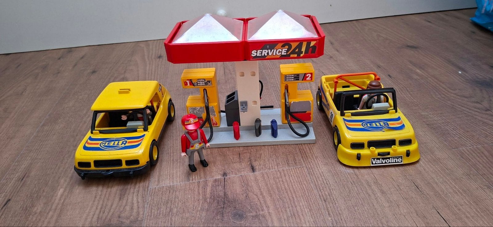 Playmobil tankstation met auto's en figuur, Ophalen of Verzenden, Gebruikt