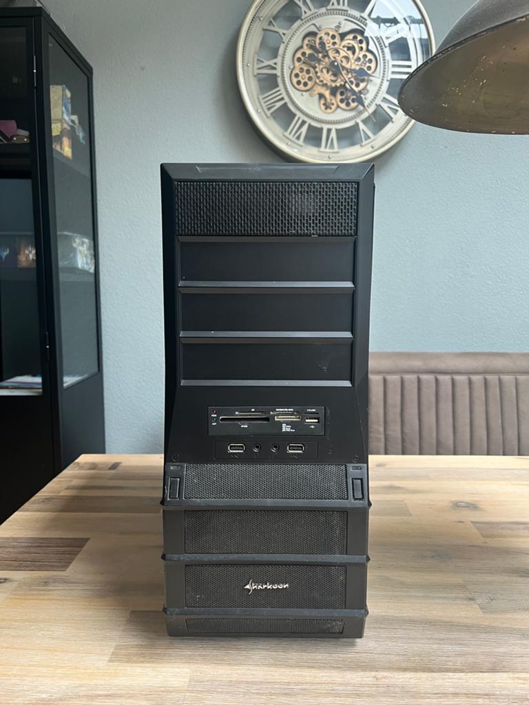 Sharkoon Pc kast, Computers en Software, Desktop Pc's, Ophalen, Onbekend