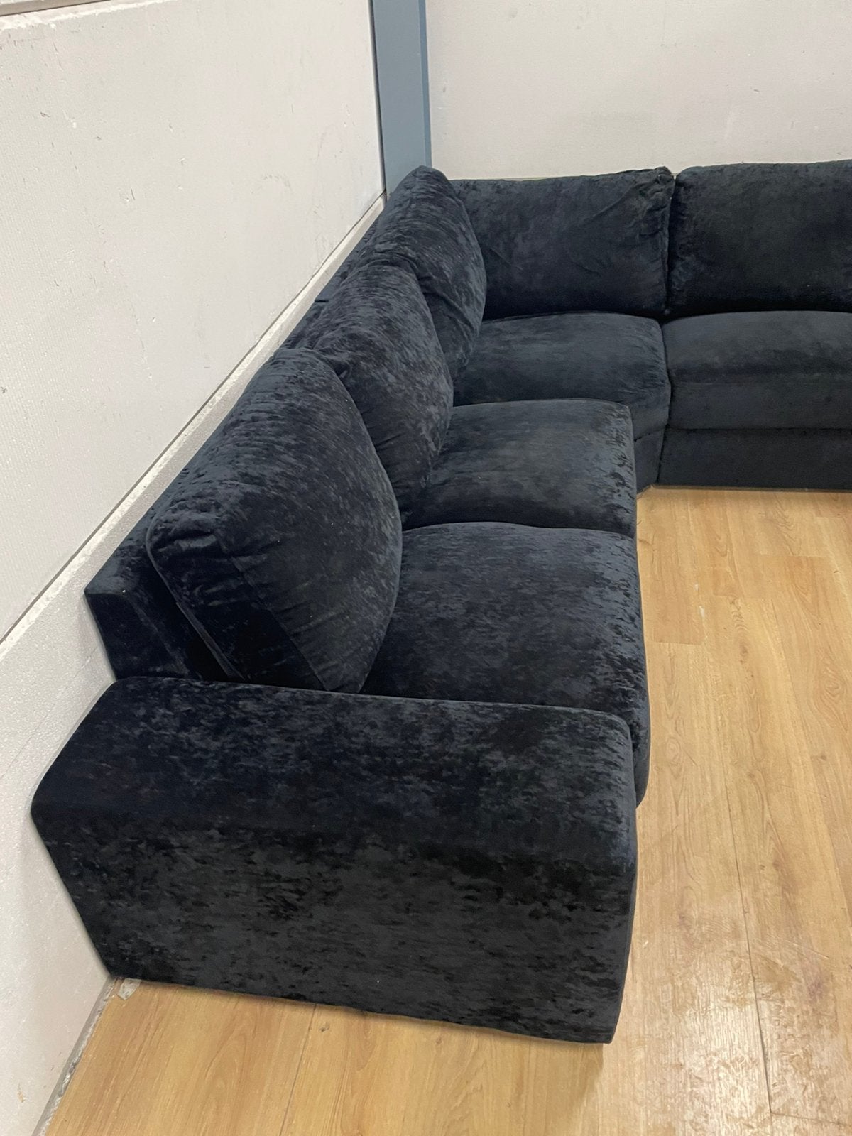 Mooie luxe suede velvet blauw zwarte hoekbank - GEREINIGD!!!, Huis en Inrichting, Ophalen, Luxe, Hoekbank, 300 cm of meer