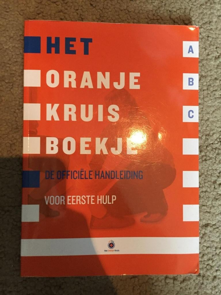 Het Oranje Kruis Boekje, Boeken, Ophalen, Zo goed als nieuw, Overige niveaus, Nederlands