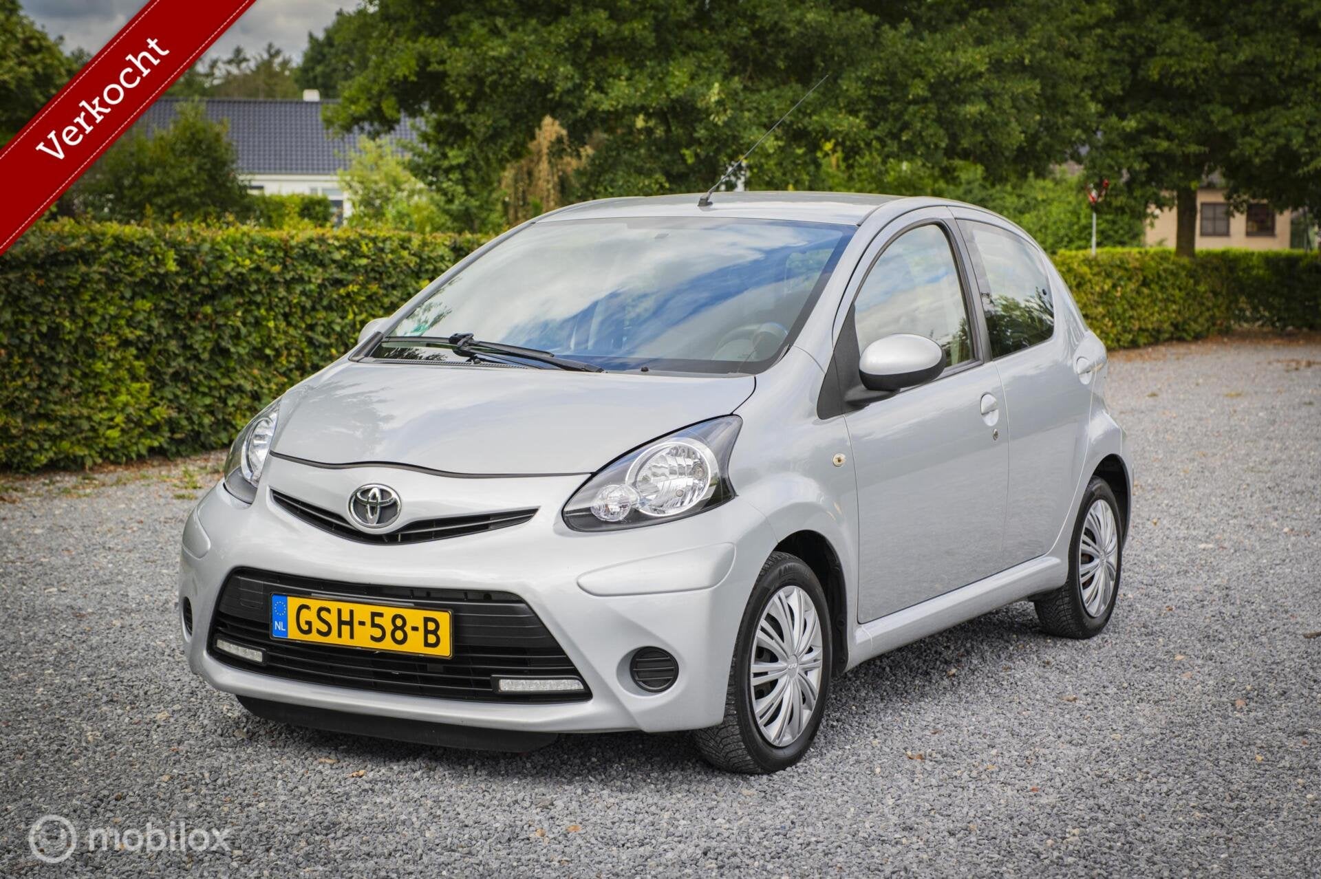Toyota Aygo 1.0 VVT-i Now * AIRCO * NWE APK *, Voorwielaandrijving, Euro 5, Gebruikt, 4 stoelen