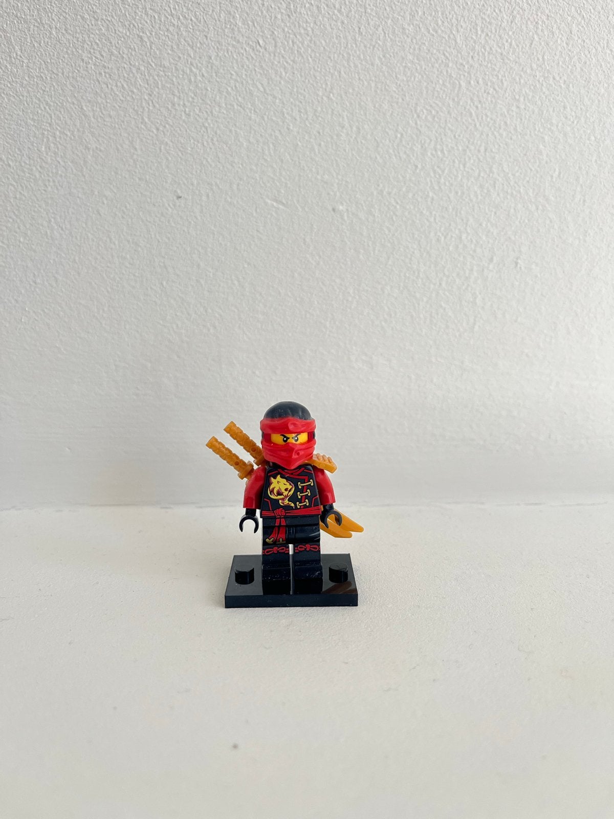 Lego Ninjago Kai Minifiguur met wapens, Ophalen of Verzenden, Zo goed als nieuw, Overige merken