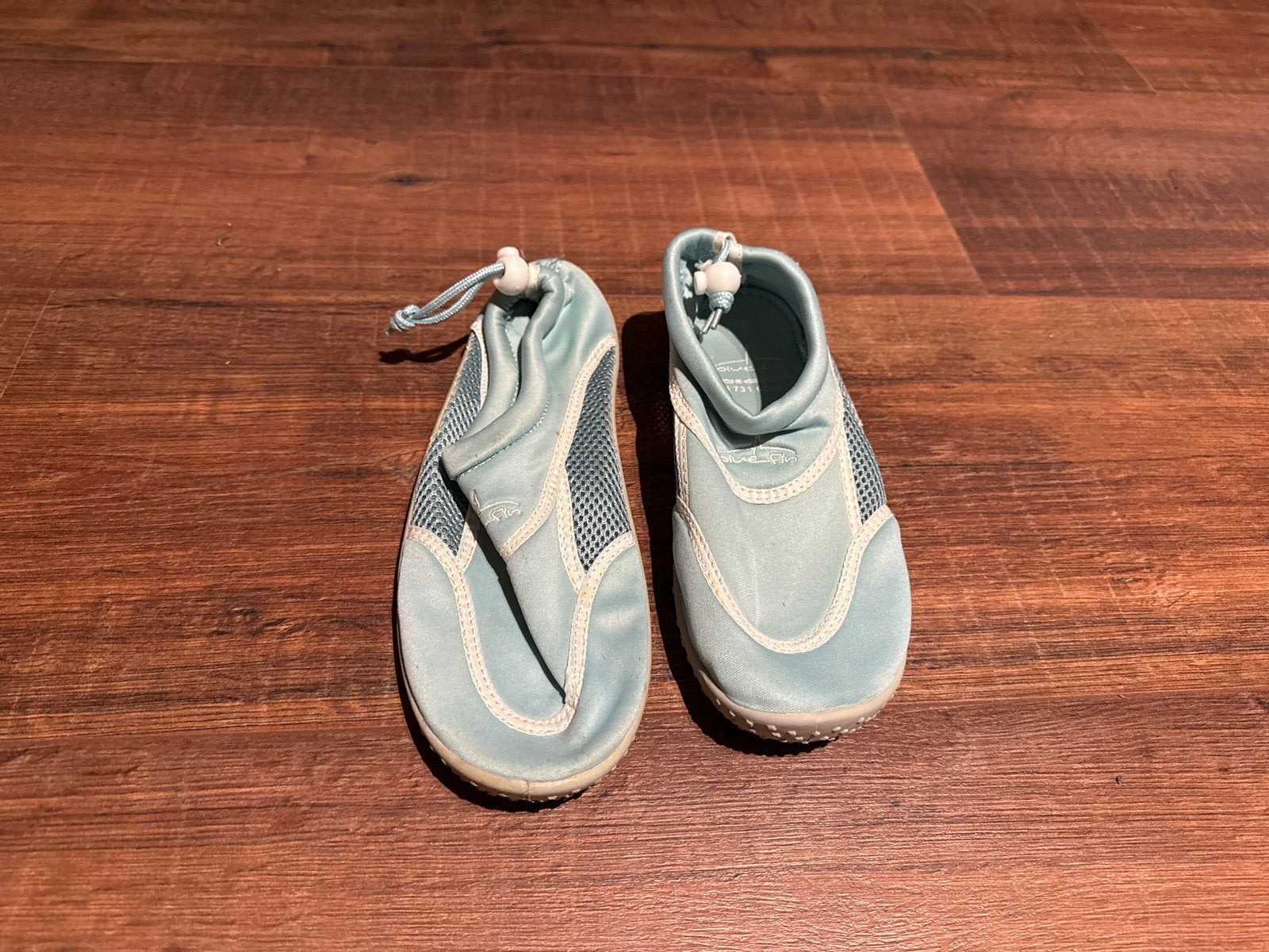 Goede waterschoenen maat 37 - te klein voor dochter, Watersport en Boten, Ophalen, Zo goed als nieuw, Kind, Zeil- of Surfschoenen