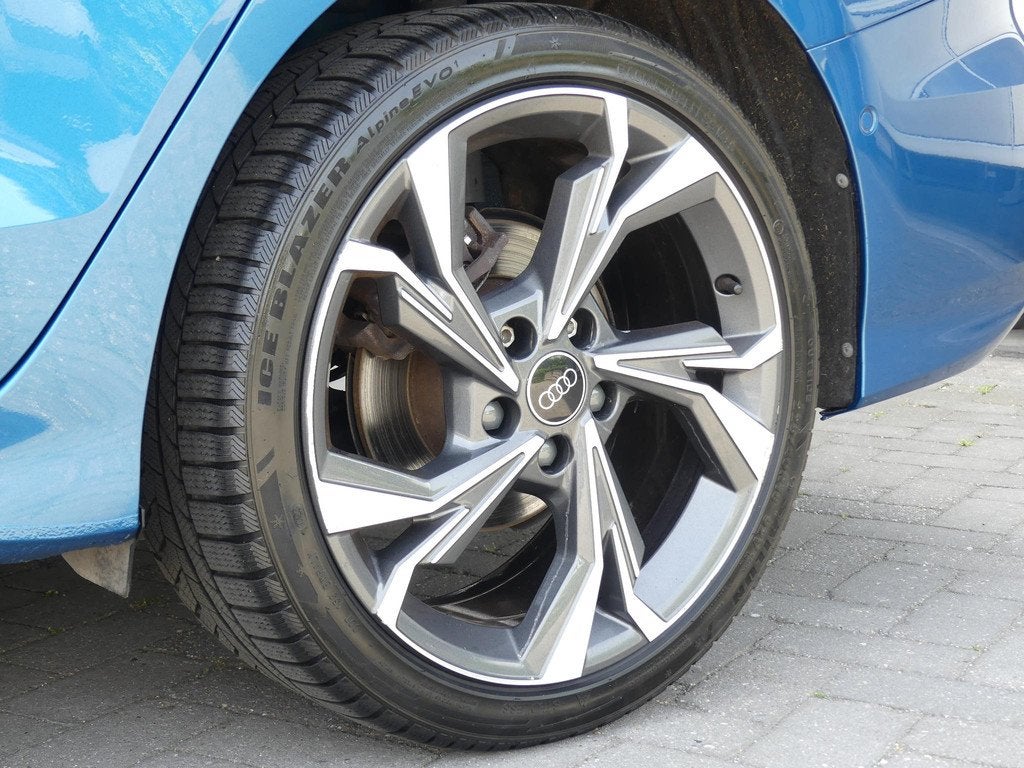 Audi A3 Limousine 30 TFSI Business edition *t/m 10de bouwjaa, Auto's, Stof, Gebruikt, Met garantie (alle), Blauw