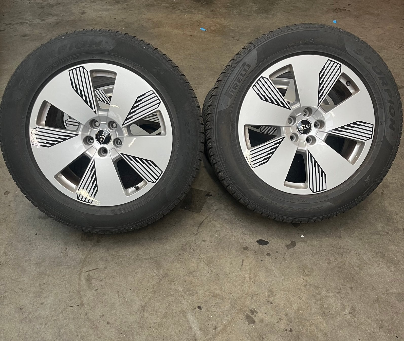 Winterset Audi E tron, Q4 Q8, Gebruikt, 255 mm, Banden en Velgen, Winterbanden