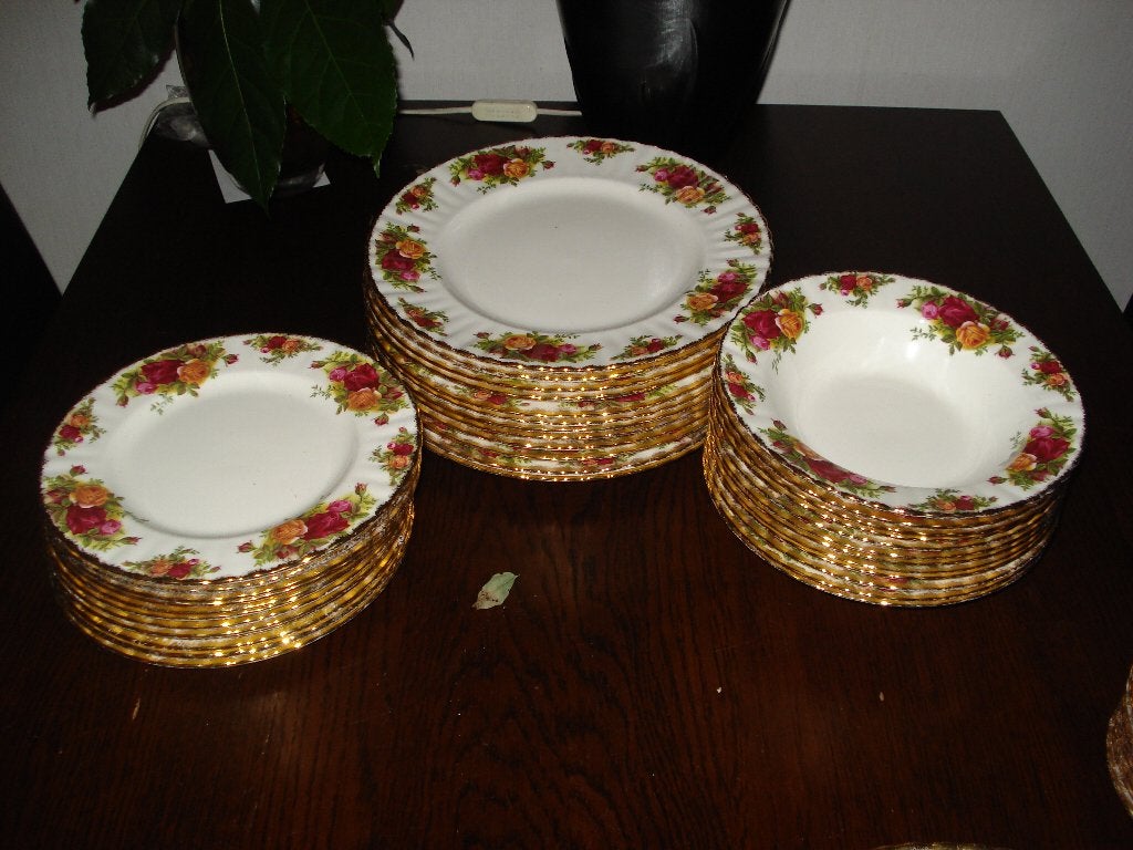 royal albert old country roses borden, Ophalen of Verzenden, Zo goed als nieuw, Bord(en), Overige stijlen