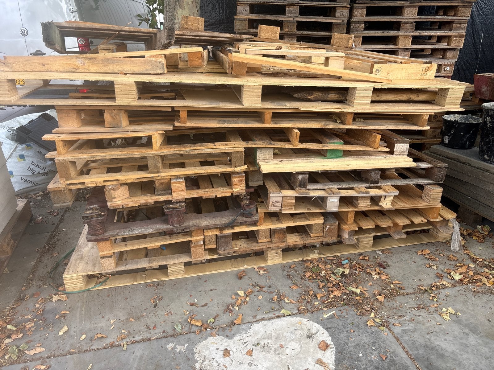 Gratis af te halen: Pallethout / sloophout, Ophalen, Gebruikt, 50 mm of meer, Pallet