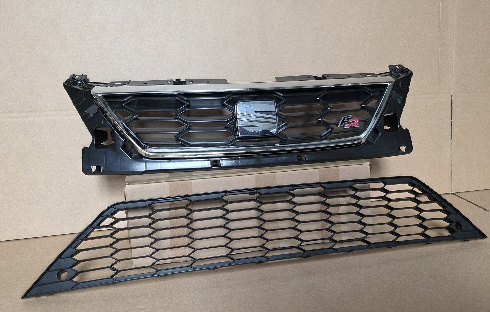 Grill Seat Leon 3 III 5F FACELIFT GRILLE FR SET 5F0853654J, Auto-onderdelen, -, Voor, Nieuw, Ophalen of Verzenden