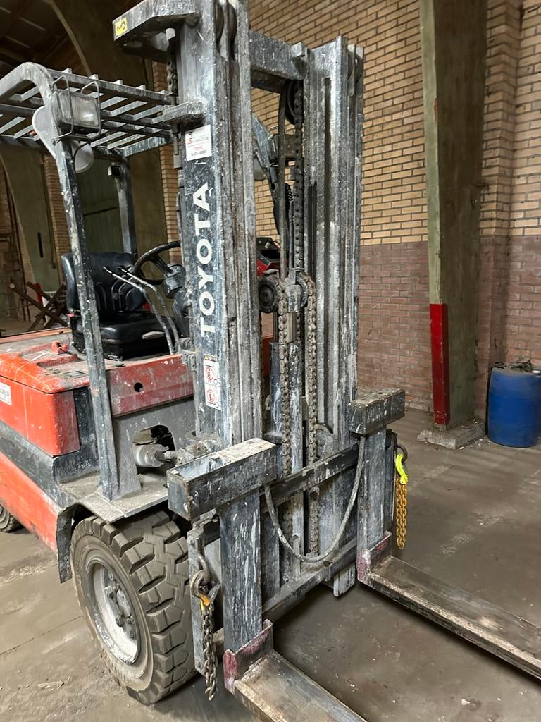 Toyota TBMF 30  3 ton heftruck met weeglepels €4900,00, Zakelijke goederen, Machines en Bouw | Heftrucks en Intern transport, Ophalen