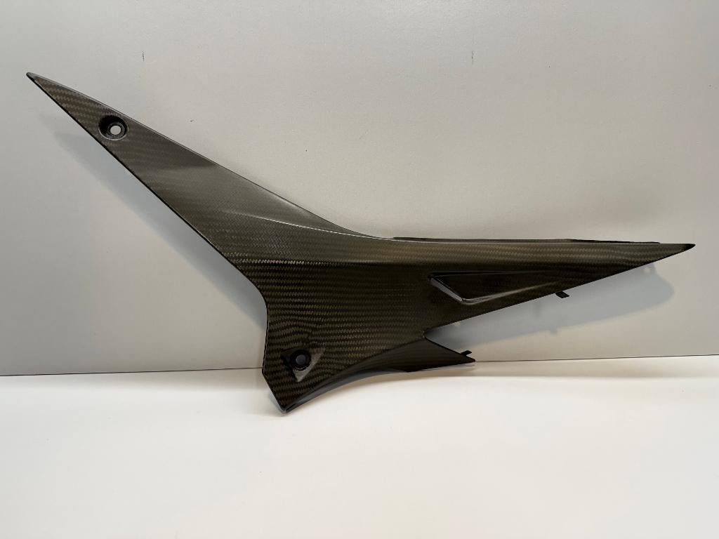 Aprilia RSV4 Factory Carbon Zijpaneel / Cover links ORG., Gebruikt, Verzenden, Aprilia, Dpo@piaggio.com
