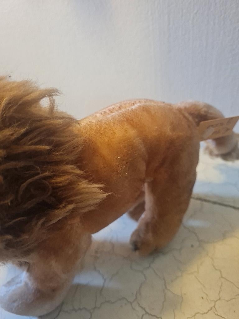 Oude knuffel leeuw met label stro gevuld glazen ogen, Ophalen of Verzenden