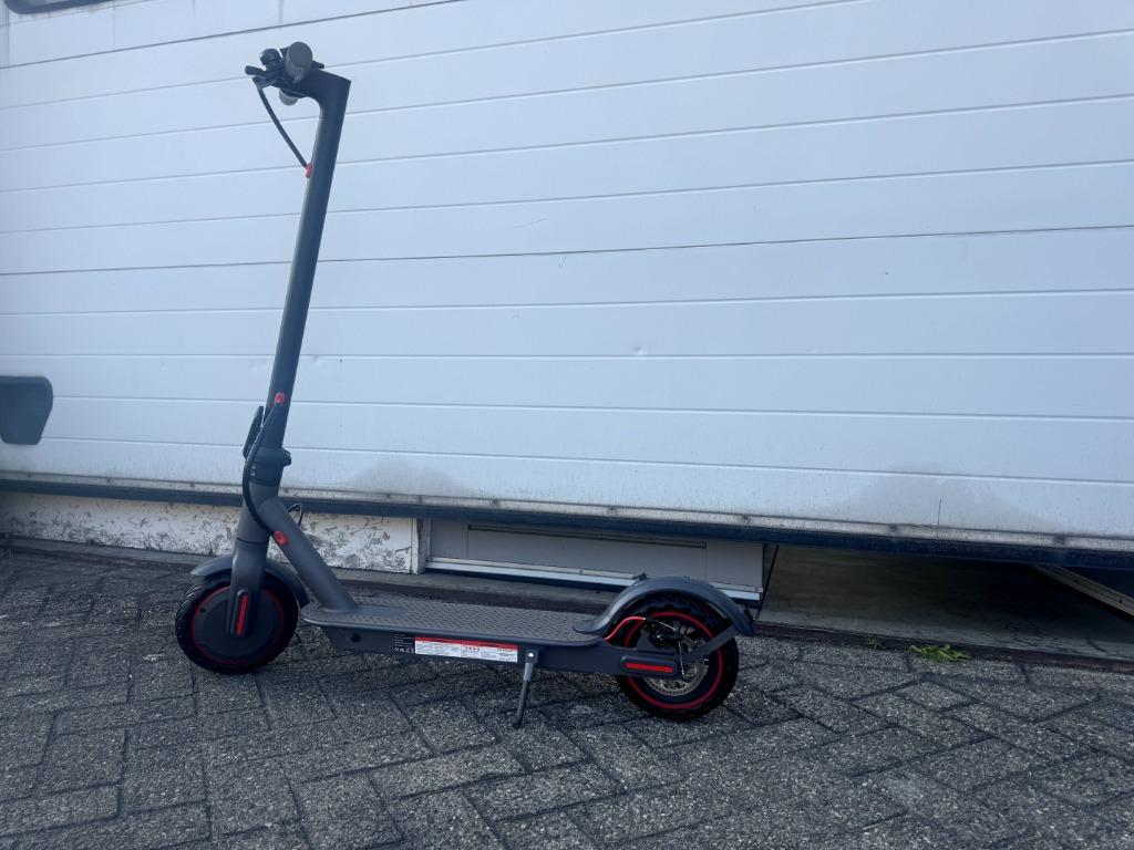 Elektrische Step M365 – 30 km actieradius – 350W – 30KM/H, Fietsen en Brommers, Steps, Ophalen, Nieuw, Elektrische step (E-scooter)